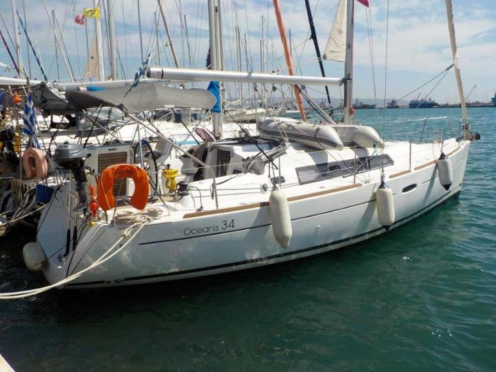 Christiana - a 34ft boat for rent in Lavrio, Greece. Enjoy a yacht charter for 6 guests.