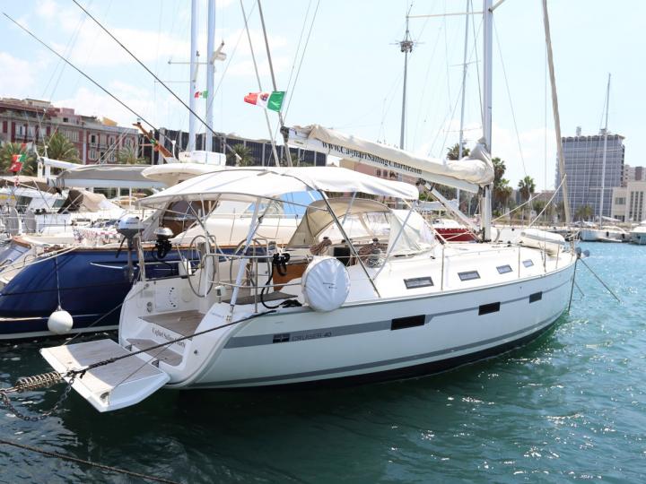 Capitana II - a 41ft boat for rent in Portisco, Italy. Enjoy a great boat charter for 6 guests.