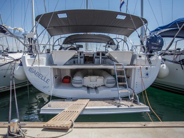 Rent a boat in Dubrovnik, Croatia - the Isabelle and explore Dalmatia.