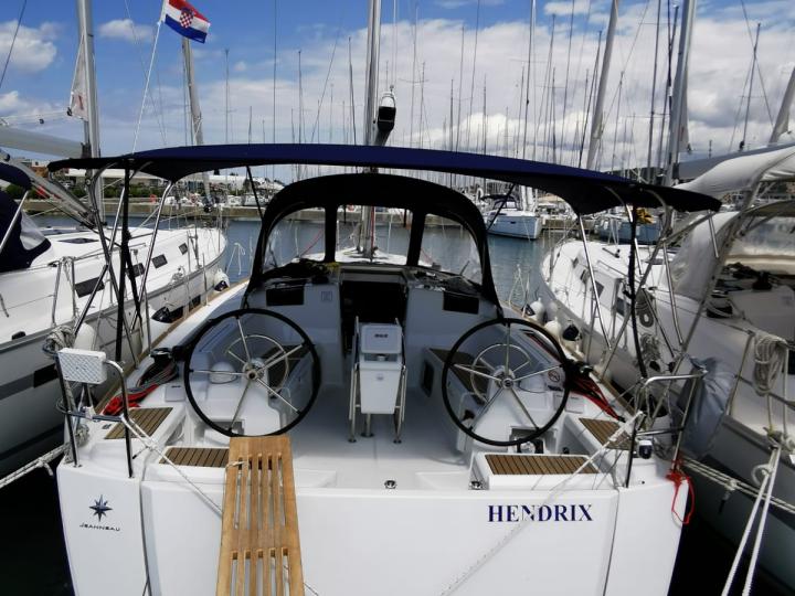 Charter a yacht in Vodice, Croatia - the HENDRIX rent a boat for 6 guests.