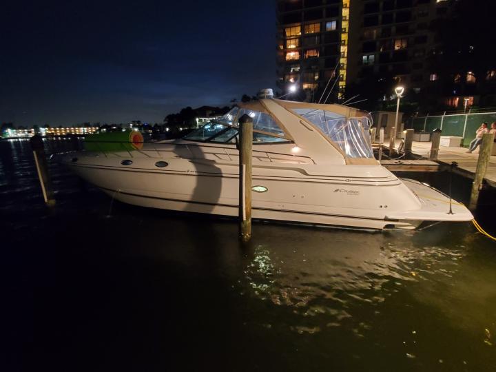 Miami Yacht Rentals 2004 Cruiser Yachts for up to 10 peoples