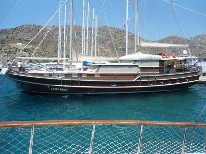 This wonderful deluxe gulet yacht is 31 m. long and for 12 people