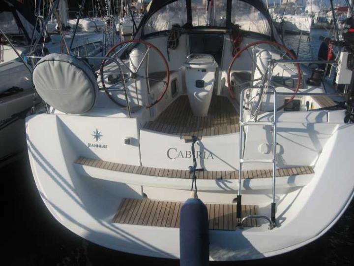 Top boat rental in Portisco, Italy - rent a sailboat for up to 6 guests.