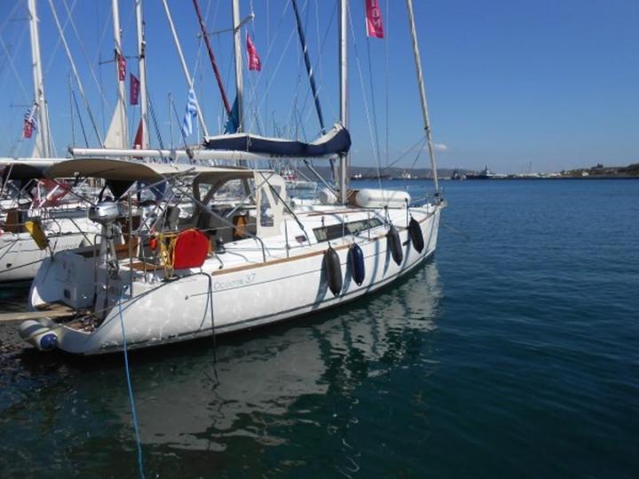 Private rent a boat in Lavrio, Greece - a yacht charter for up to 6 guests.