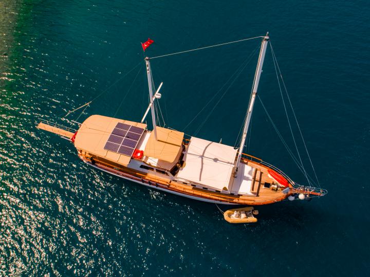 This wonderful luxe gulet yacht is 26 m long and for 8 people