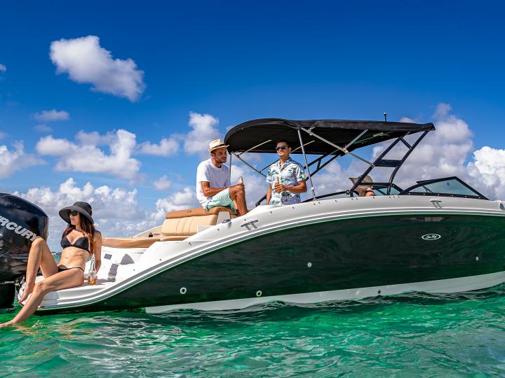 **NEW** Luxury Giant sport boat up to 9 people